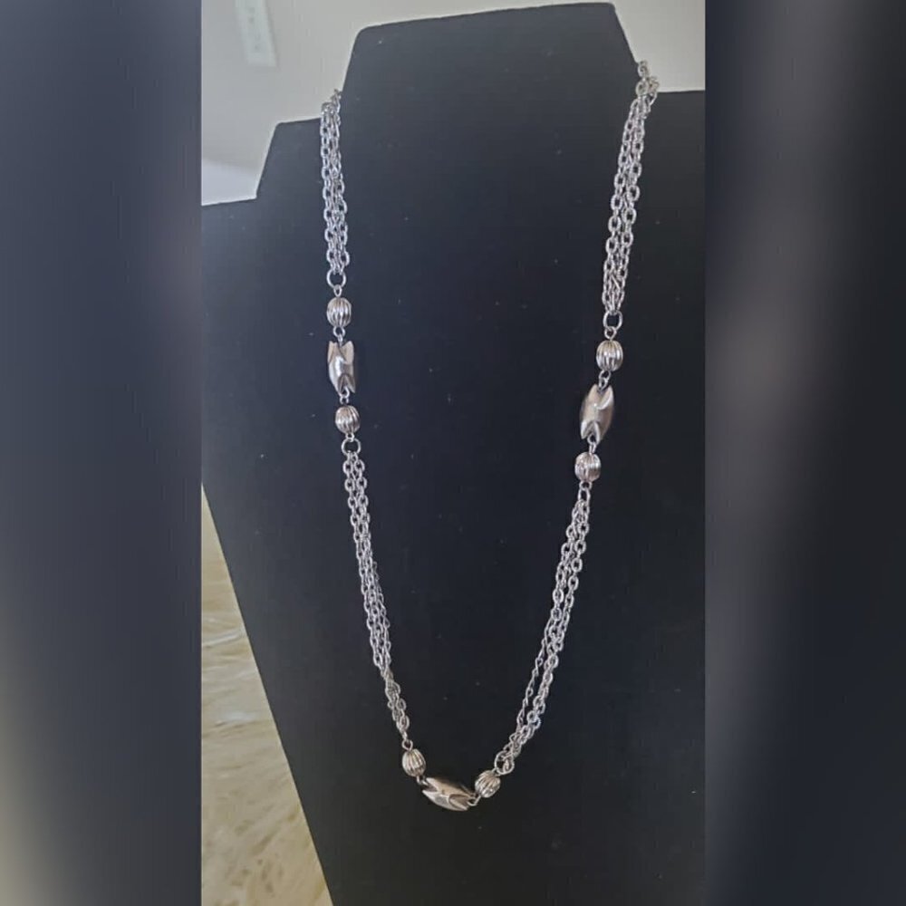Silver Double Layered Chain Necklace. 🌴